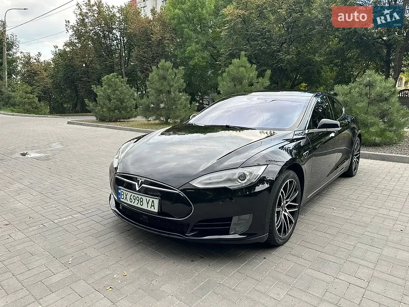 Tesla Model S 2015