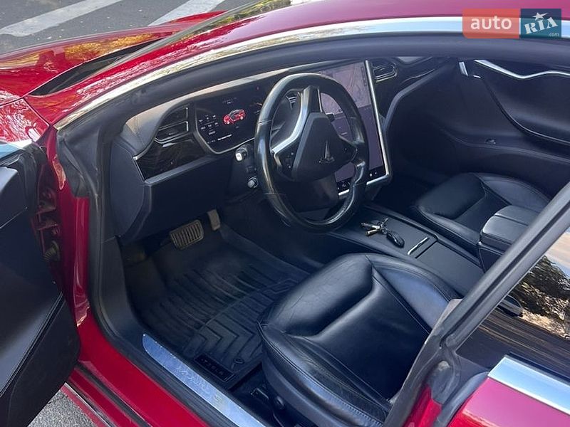 Лифтбек Tesla Model S 2016 в Радомышле