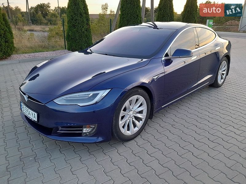 Лифтбек Tesla Model S 2016 в Виннице