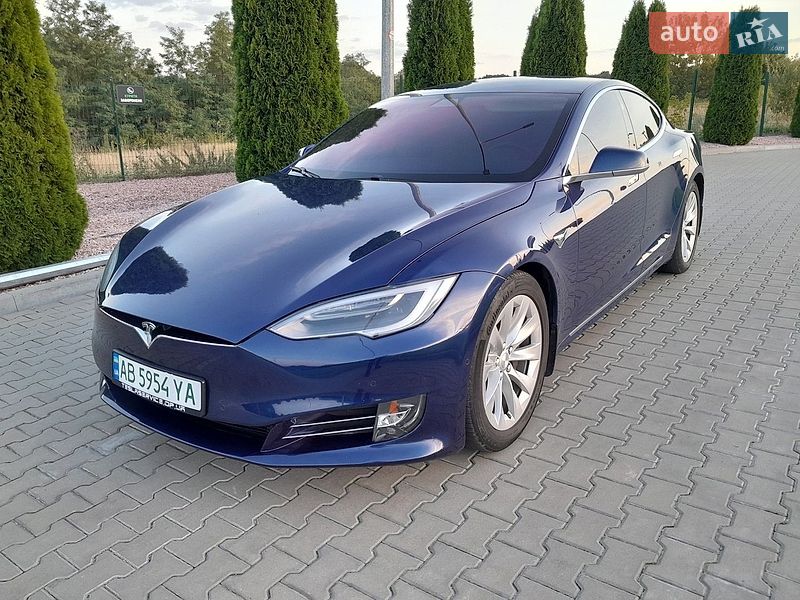Лифтбек Tesla Model S 2016 в Виннице