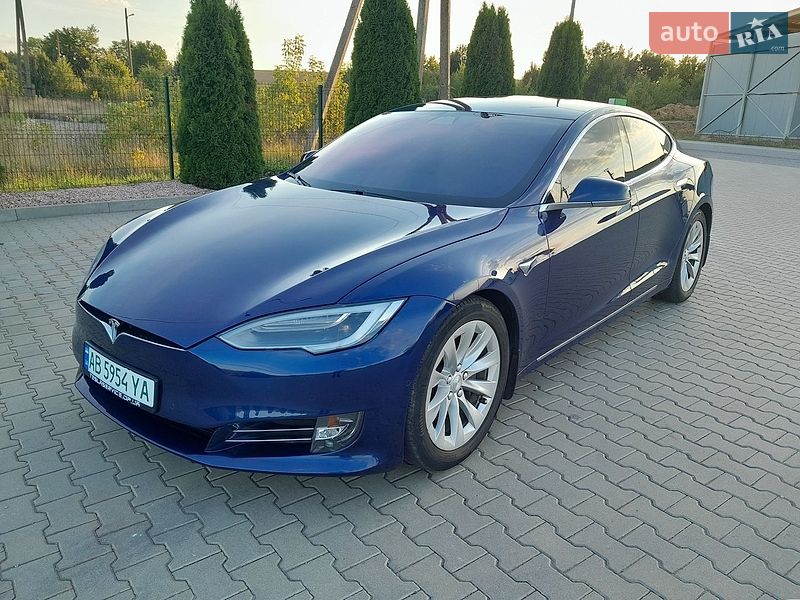 Лифтбек Tesla Model S 2016 в Виннице