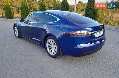 Лифтбек Tesla Model S 2016 в Виннице