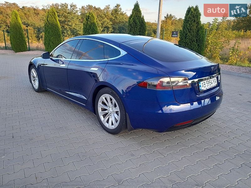 Лифтбек Tesla Model S 2016 в Виннице