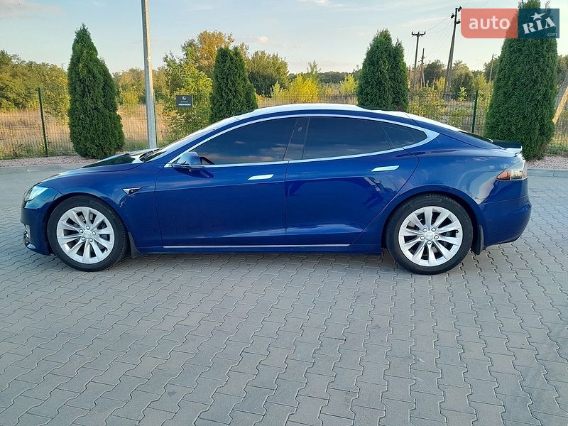Лифтбек Tesla Model S 2016 в Виннице