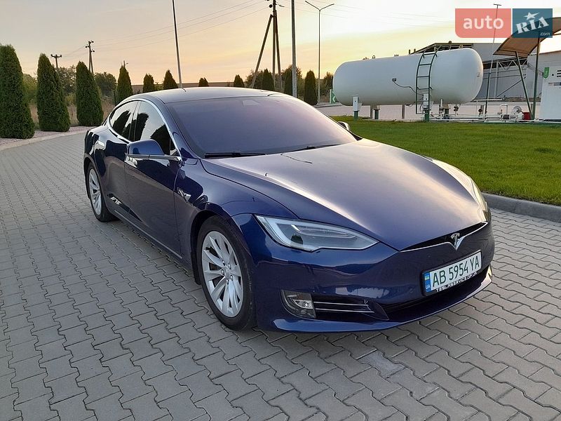 Лифтбек Tesla Model S 2016 в Виннице