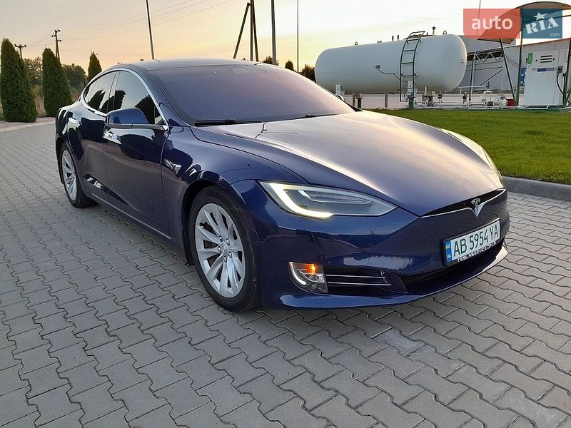 Лифтбек Tesla Model S 2016 в Виннице
