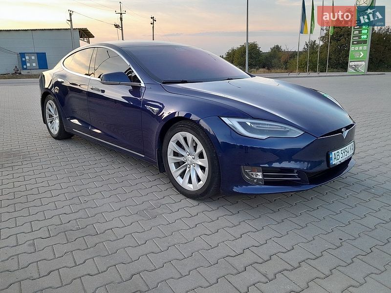Лифтбек Tesla Model S 2016 в Виннице