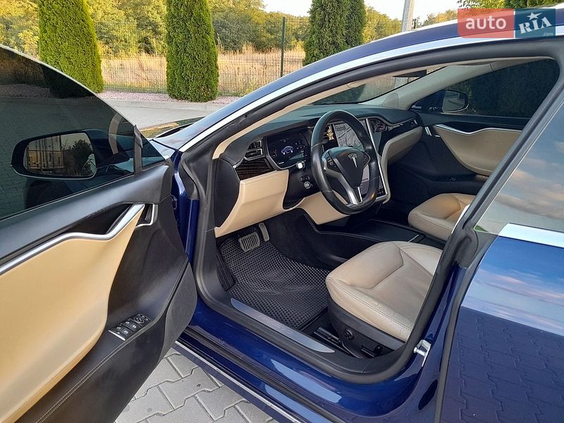 Лифтбек Tesla Model S 2016 в Виннице