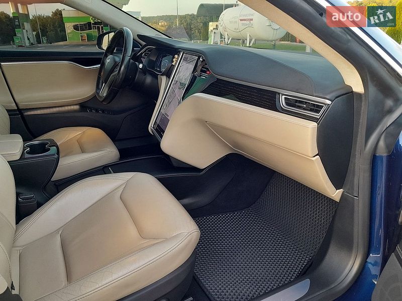 Лифтбек Tesla Model S 2016 в Виннице