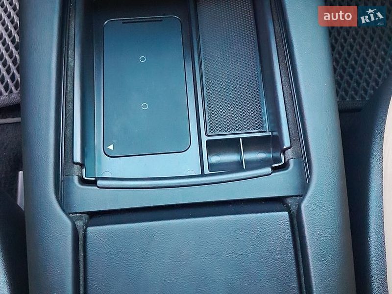 Лифтбек Tesla Model S 2016 в Виннице