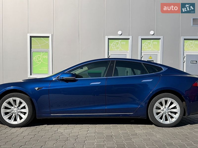 Лифтбек Tesla Model S 2018 в Виннице