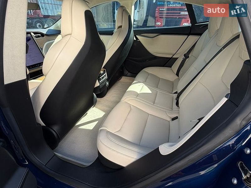 Лифтбек Tesla Model S 2018 в Виннице