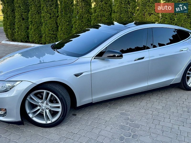 Лифтбек Tesla Model S 2013 в Трускавце