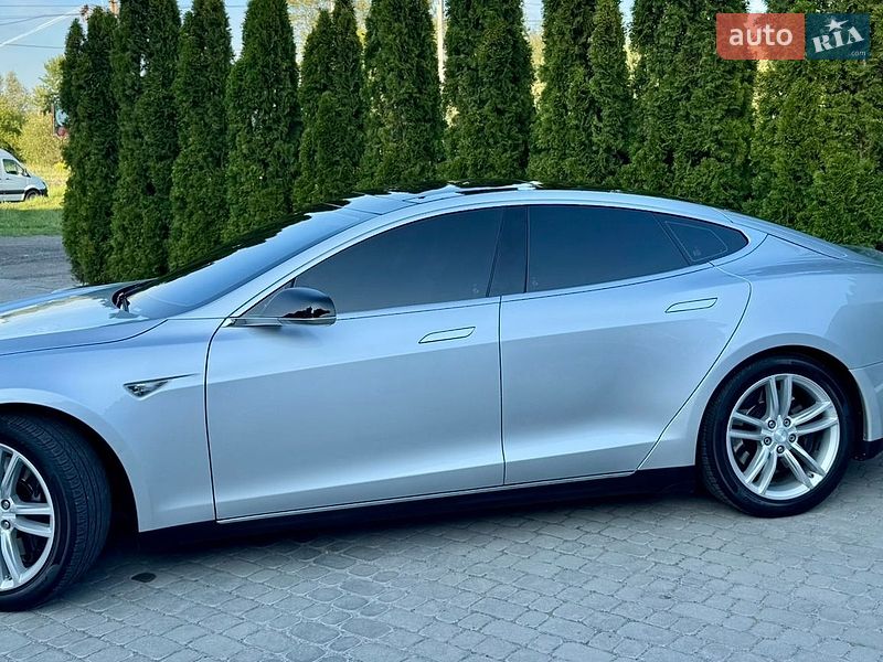Лифтбек Tesla Model S 2013 в Трускавце