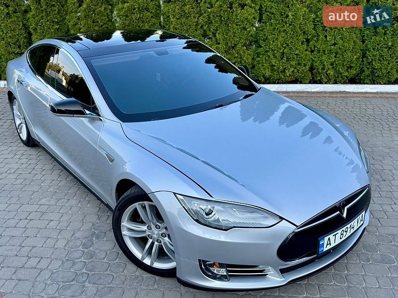 Лифтбек Tesla Model S 2013 в Трускавце