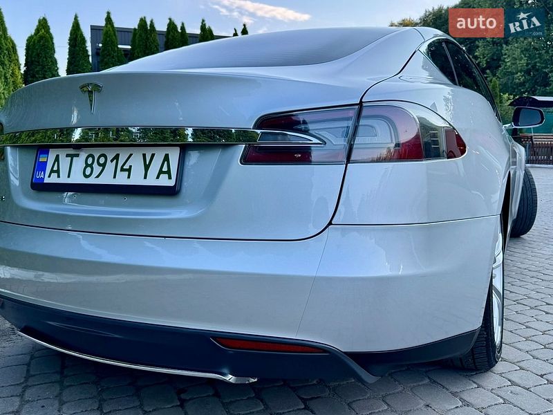 Лифтбек Tesla Model S 2013 в Трускавце
