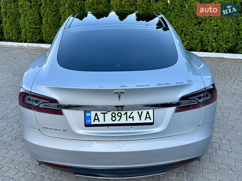 Лифтбек Tesla Model S 2013 в Трускавце