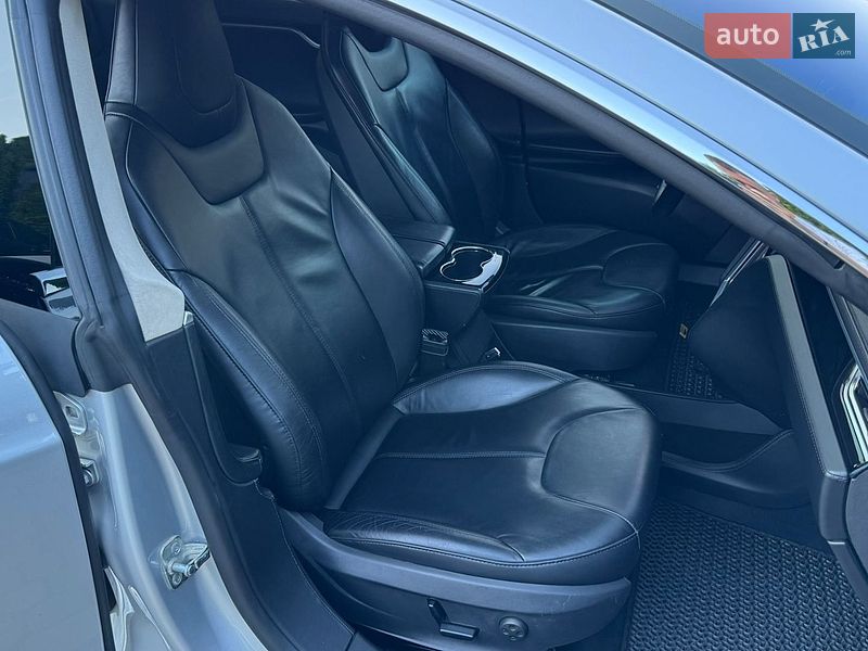 Лифтбек Tesla Model S 2013 в Трускавце