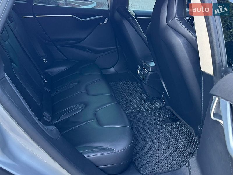 Лифтбек Tesla Model S 2013 в Трускавце