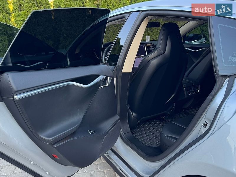 Лифтбек Tesla Model S 2013 в Трускавце