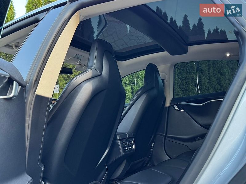 Лифтбек Tesla Model S 2013 в Трускавце