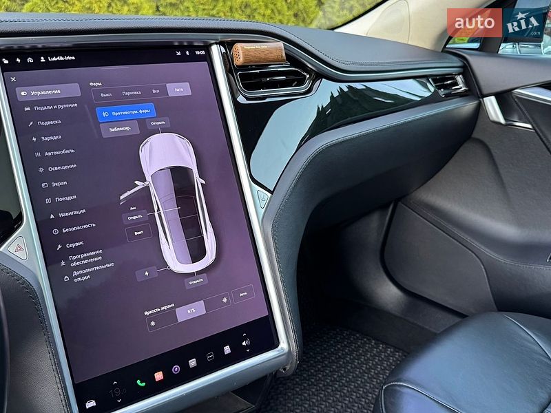 Лифтбек Tesla Model S 2013 в Трускавце