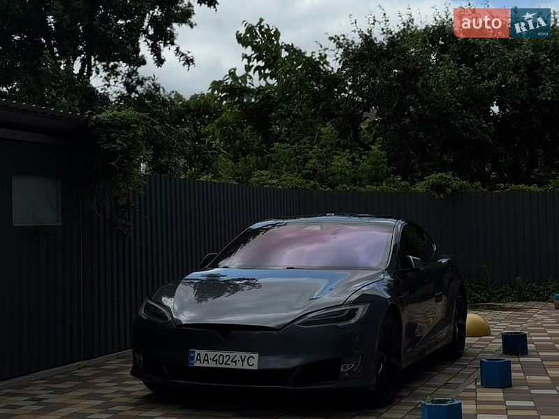 Ліфтбек Tesla Model S 2018 в Києві