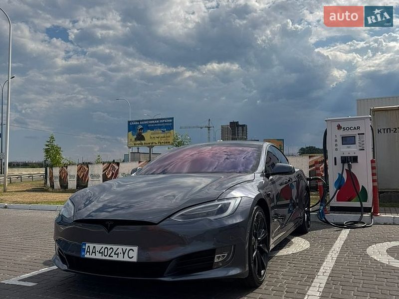 Ліфтбек Tesla Model S 2018 в Києві