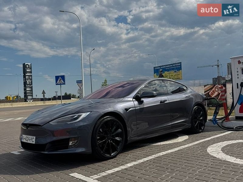 Ліфтбек Tesla Model S 2018 в Києві