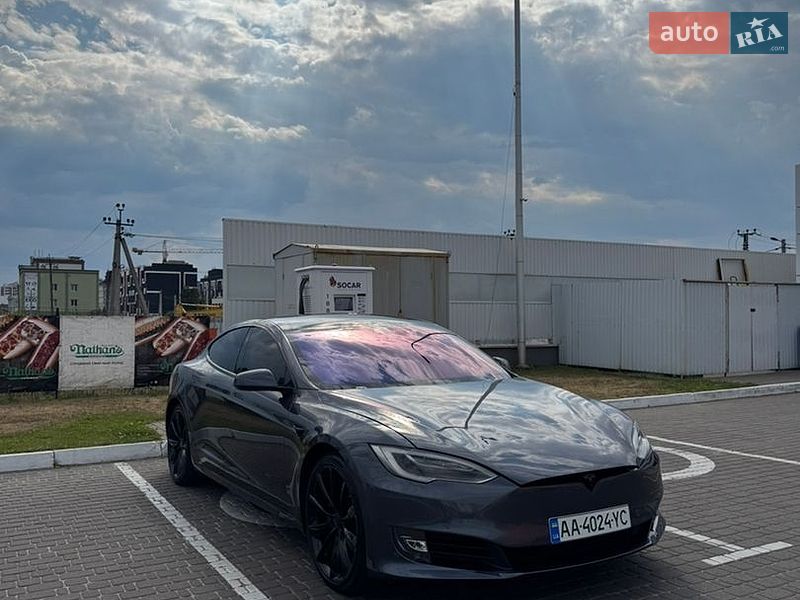 Ліфтбек Tesla Model S 2018 в Києві