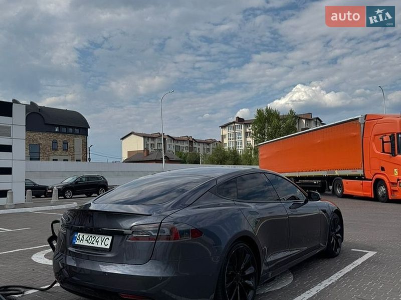 Ліфтбек Tesla Model S 2018 в Києві