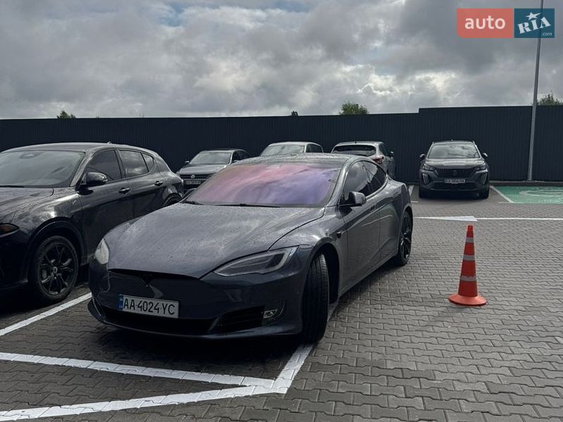 Ліфтбек Tesla Model S 2018 в Києві