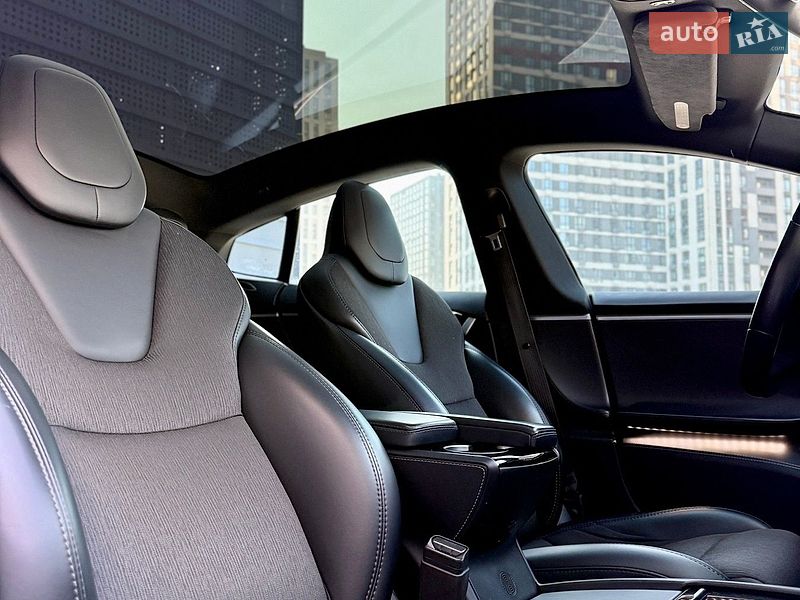 Ліфтбек Tesla Model S 2018 в Києві