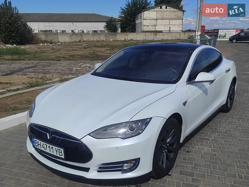 Tesla Model S 2014