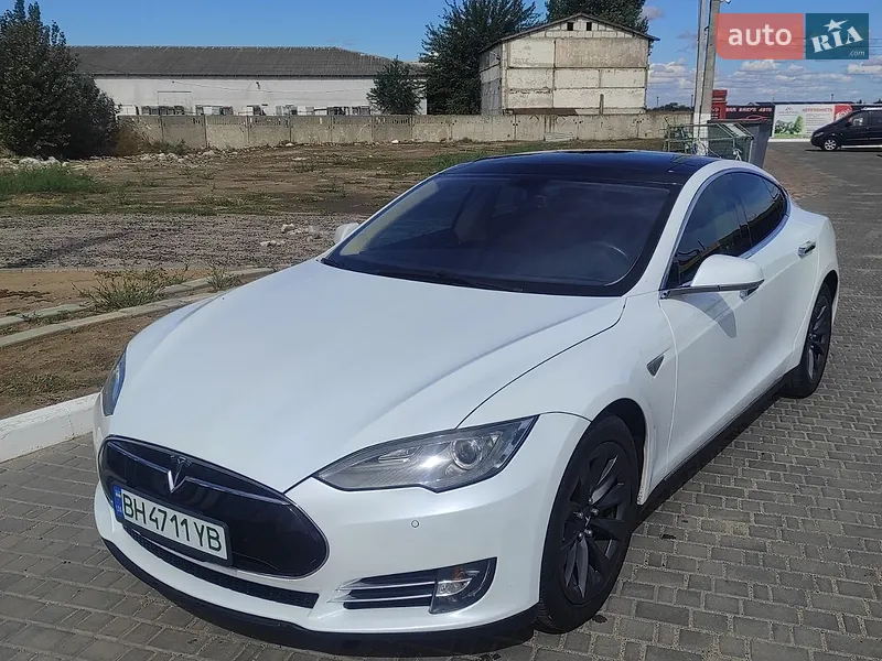 Tesla Model S 2014