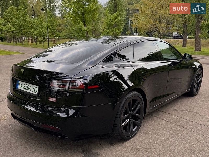 Лифтбек Tesla Model S 2022 в Киеве