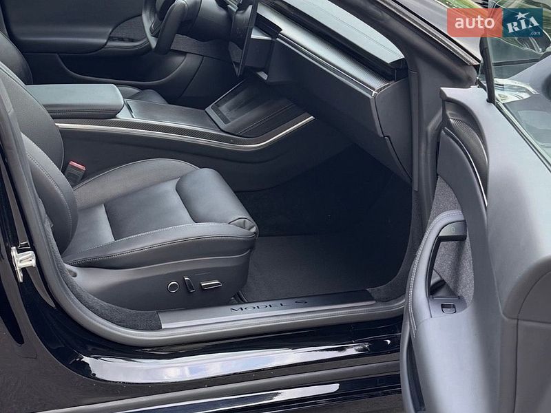Лифтбек Tesla Model S 2022 в Киеве