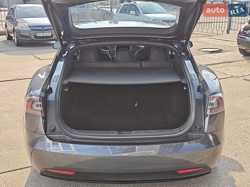 Лифтбек Tesla Model S 2018 в Харькове фото 18 Лифтбек Tesla Model S 2018 в Харькове