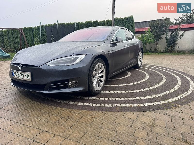 Лифтбек Tesla Model S 2019 в Золочеве