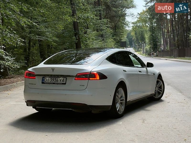 Ліфтбек Tesla Model S 2016 в Львові фото 5 Ліфтбек Tesla Model S 2016 в Львові