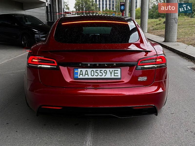 Лифтбек Tesla Model S 2024 в Киеве