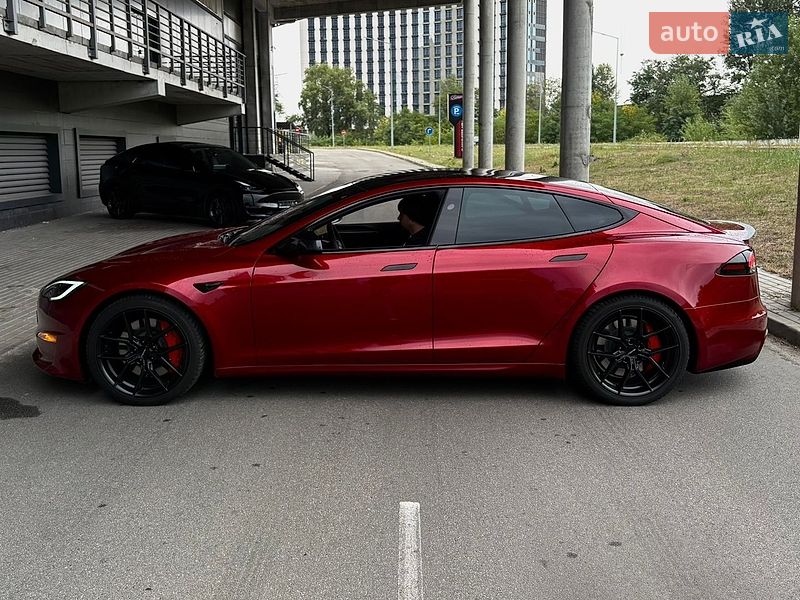 Лифтбек Tesla Model S 2024 в Киеве