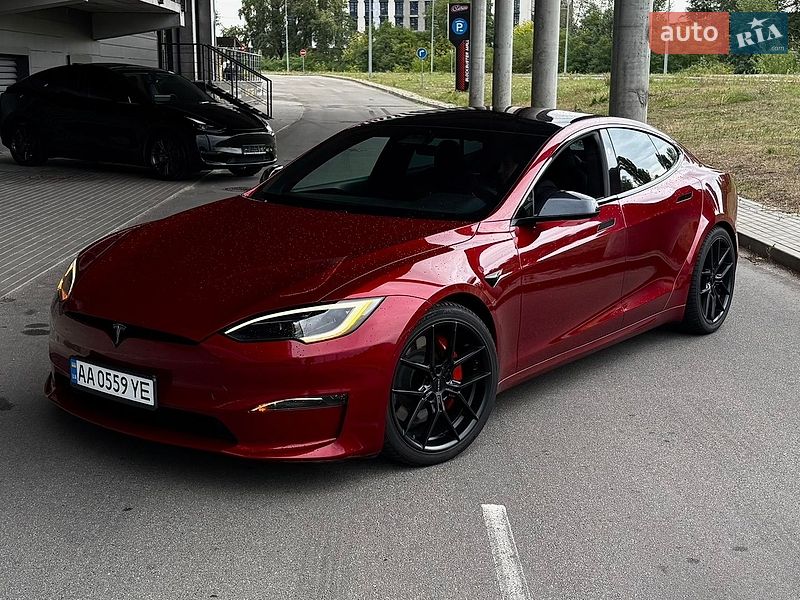 Лифтбек Tesla Model S 2024 в Киеве