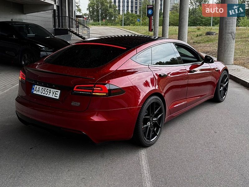 Лифтбек Tesla Model S 2024 в Киеве