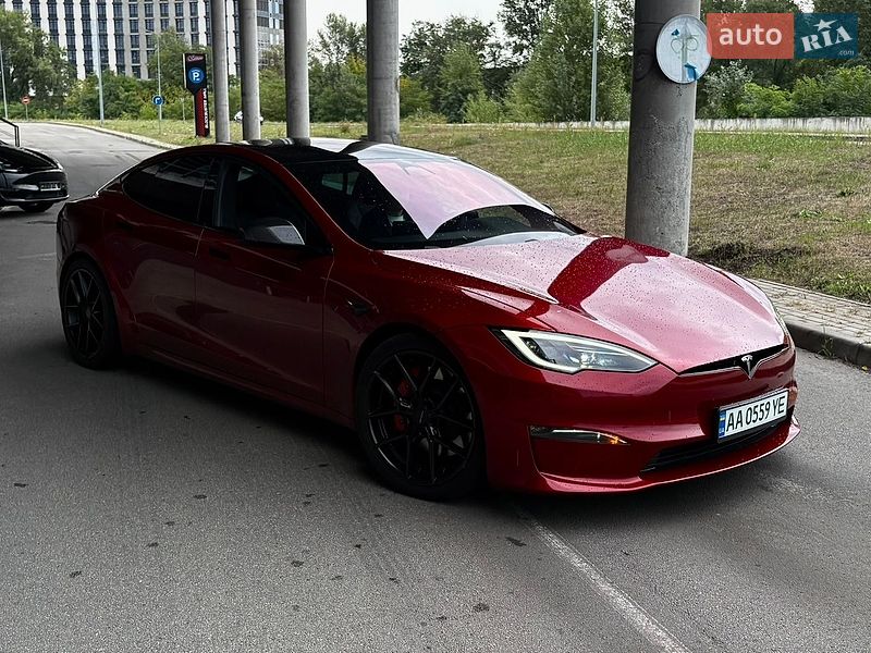 Лифтбек Tesla Model S 2024 в Киеве