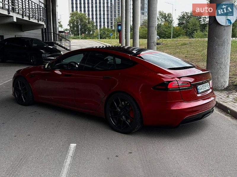 Лифтбек Tesla Model S 2024 в Киеве