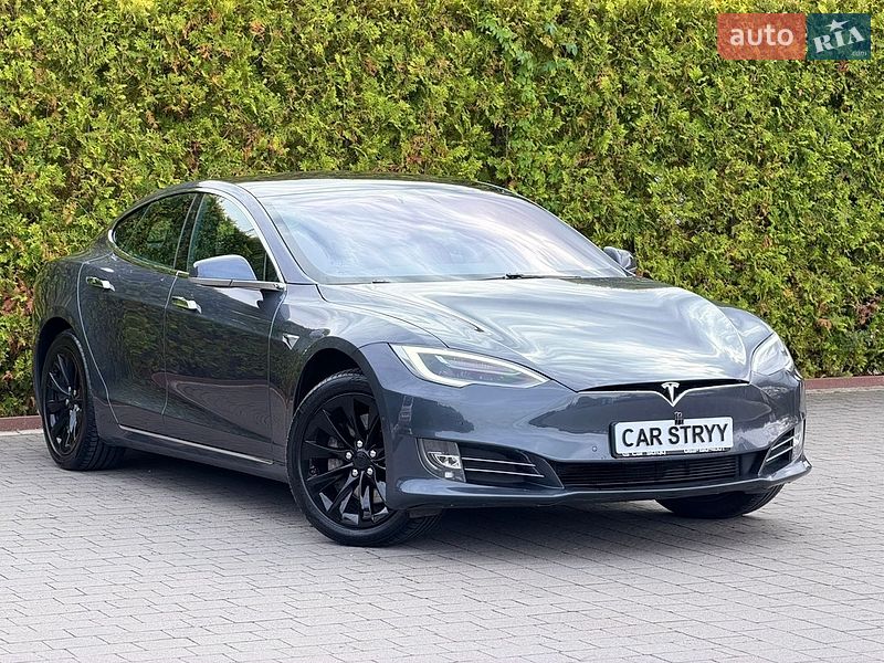 Tesla Model S 2020