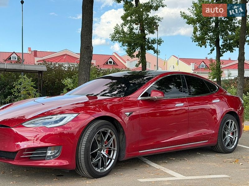Лифтбек Tesla Model S 2019 в Киеве