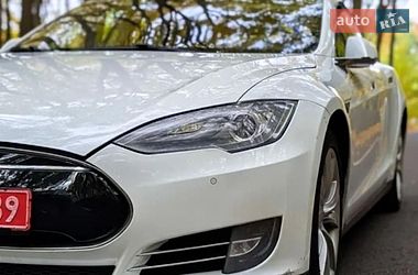 Ліфтбек Tesla Model S 2014 в Буську