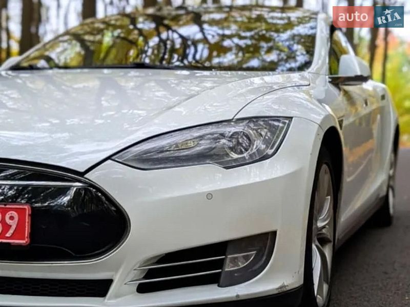 Ліфтбек Tesla Model S 2014 в Буську